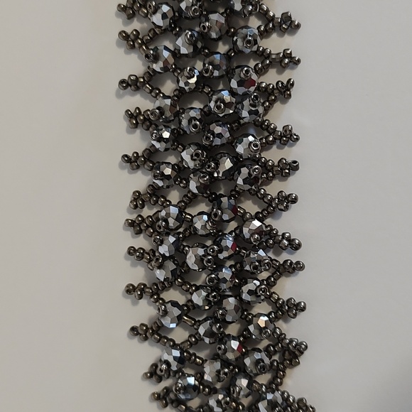 Beautiful dark gray/silver beaded bracelet. - Picture 3 of 4